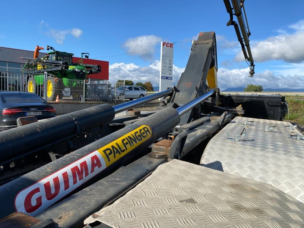 Camión multibasculante Iveco TRAKKER 410/EEV -PALFINGER PK13001-T18 endommagé