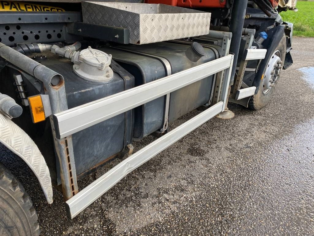 Camión multibasculante Iveco TRAKKER 410/EEV -PALFINGER PK13001-T18 endommagé