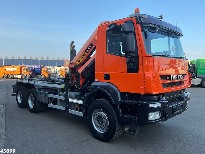 Camión multibasculante Iveco Trakker AD380T41 6x4 Palfinger 15 Tonmeter laadkraan Just 159.492 Km!