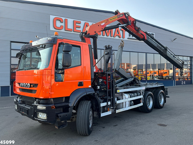 Camión multibasculante Iveco Trakker AD380T41 6x4 Palfinger 15 Tonmeter laadkraan Just 159.492 Km!