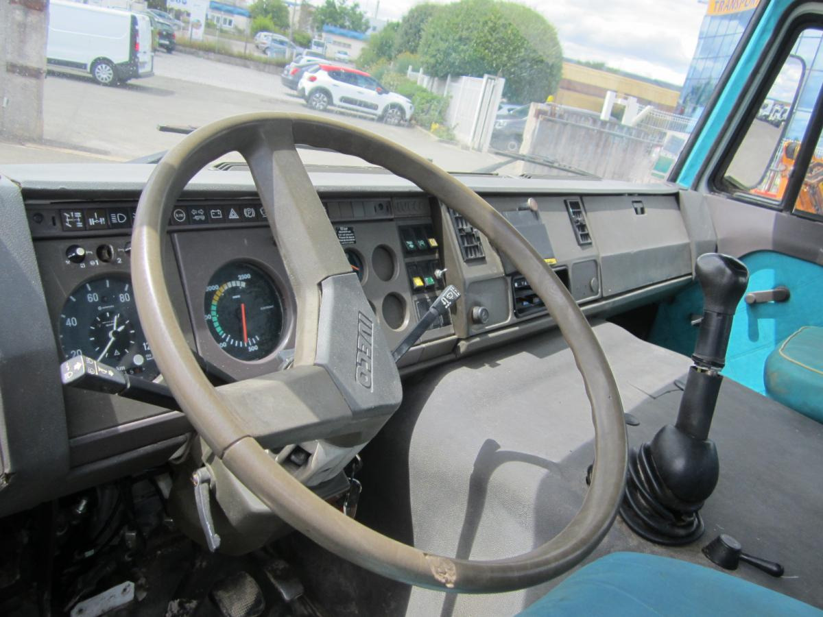 Camión multibasculante Iveco Unic