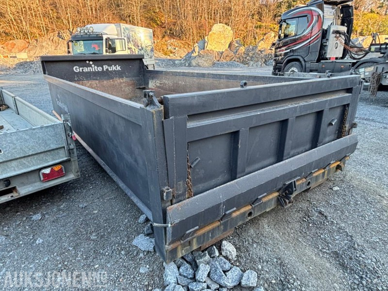 Camión multibasculante Krok dumperkasse med hyd baklem