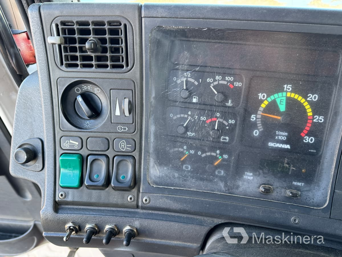 Camión multibasculante Lastväxlare Scania R144 6X2 med tre flak