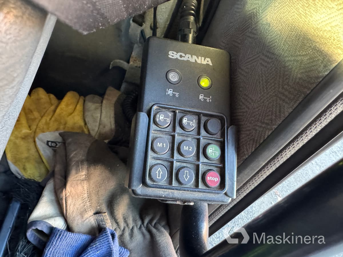 Camión multibasculante Lastväxlare Scania R144 6X2 med tre flak