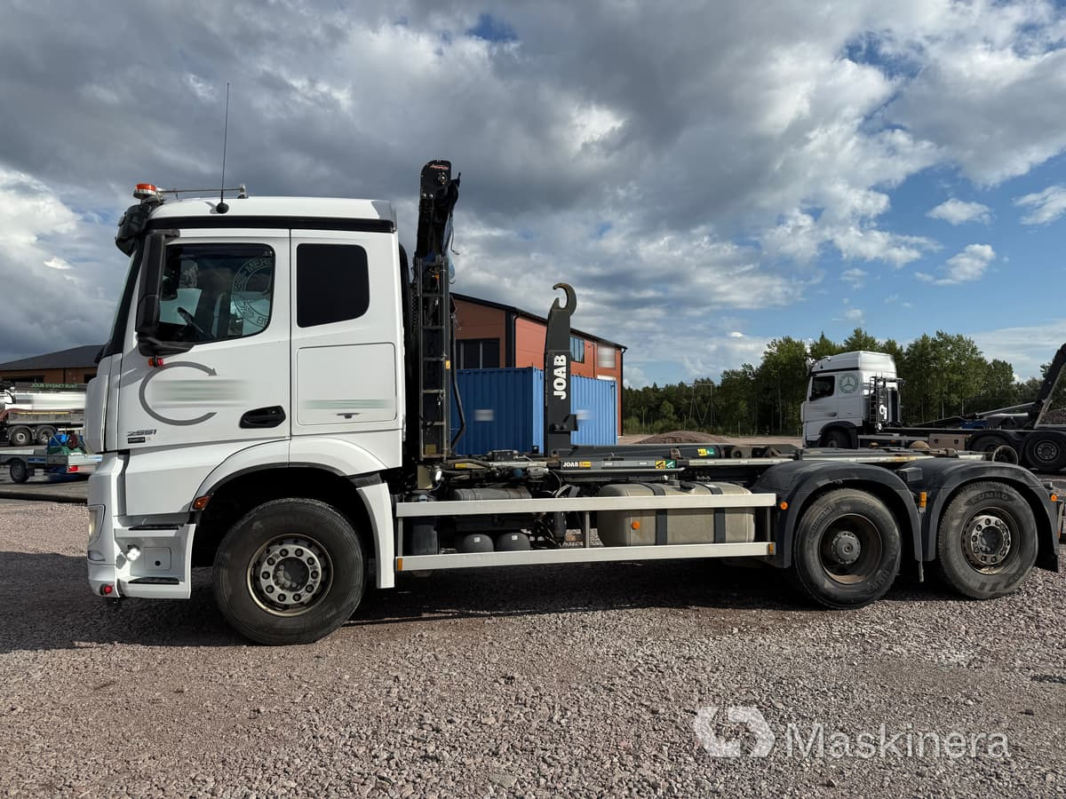 Camión multibasculante Lastväxlare Mercedes Arocs 2551