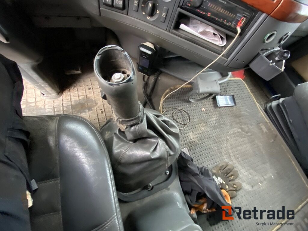 Camión multibasculante Lastväxlare Tridem Volvo  FH 480-37 8 x4