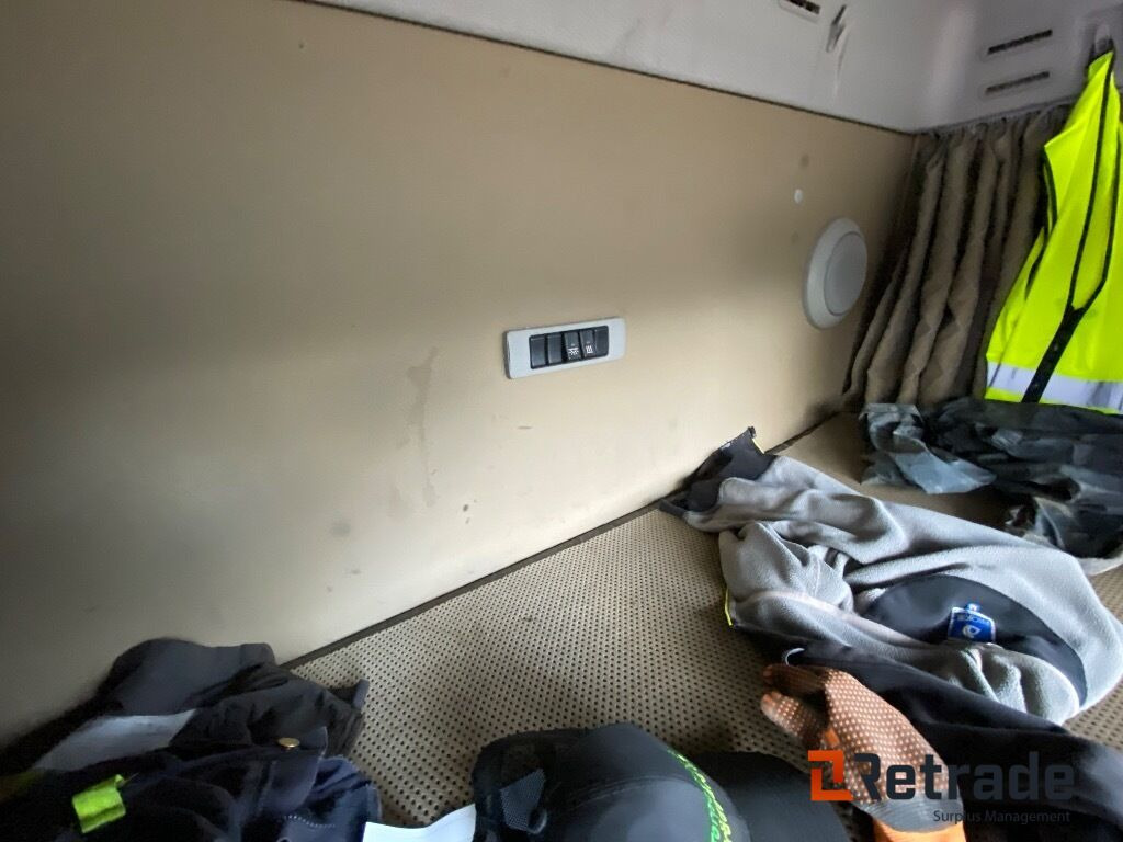 Camión multibasculante Lastväxlare Tridem Volvo  FH 480-37 8 x4