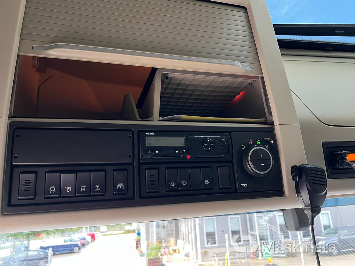 Camión multibasculante Lastväxlare Volvo FH 8x4 Tridem