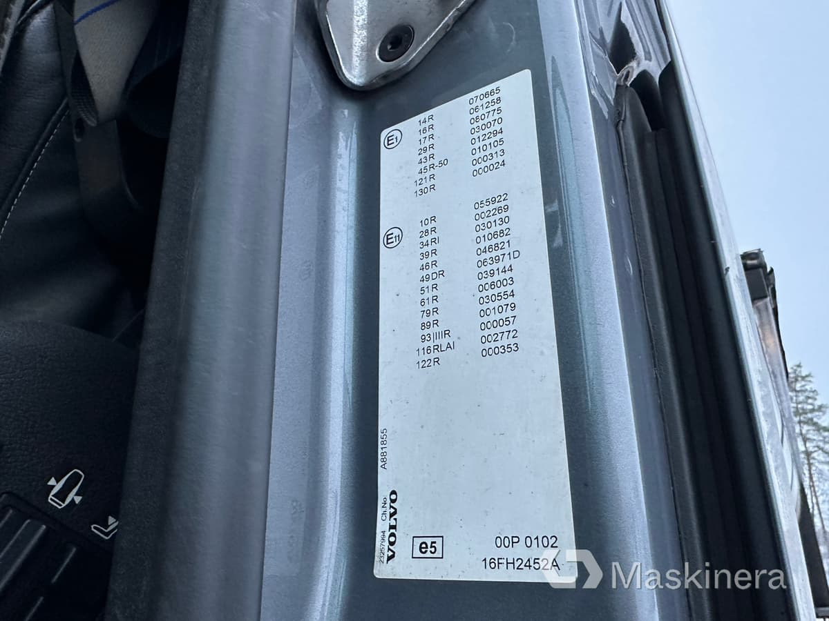 Camión multibasculante Lastväxlare Volvo FH med sprider & flak