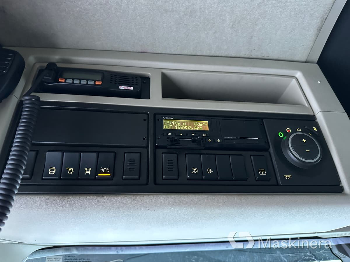 Camión multibasculante Lastväxlare Volvo FH med sprider & flak