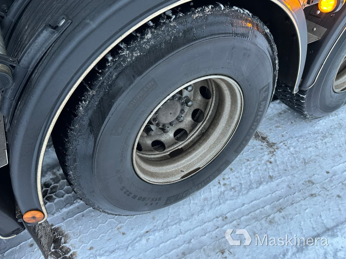 Camión multibasculante Lastväxlare Volvo FH med sprider & flak