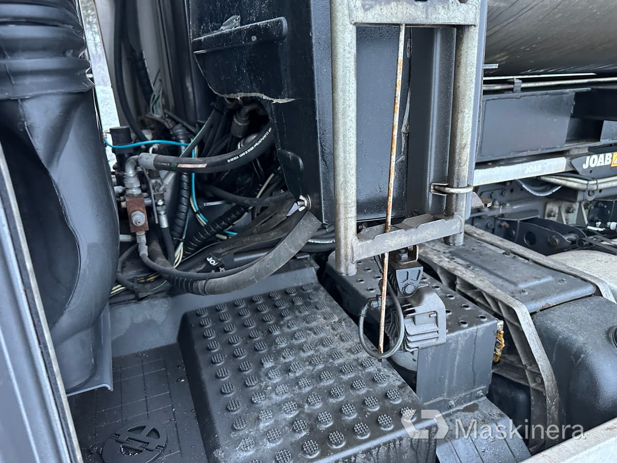 Camión multibasculante Lastväxlare Volvo FH med sprider & flak