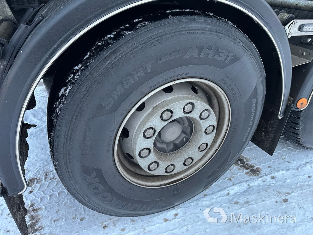 Camión multibasculante Lastväxlare Volvo FH med sprider & flak