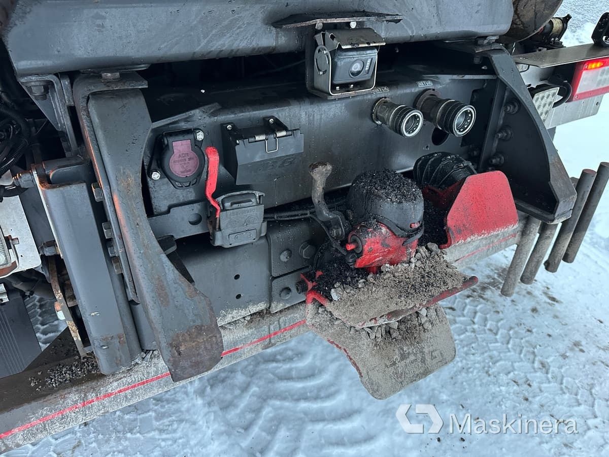 Camión multibasculante Lastväxlare Volvo FH med sprider & flak