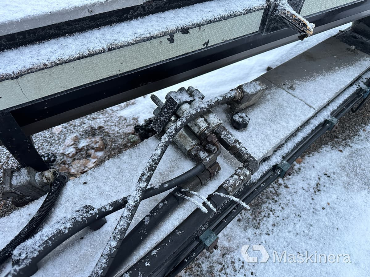 Camión multibasculante Lastväxlare Volvo FH med sprider & flak