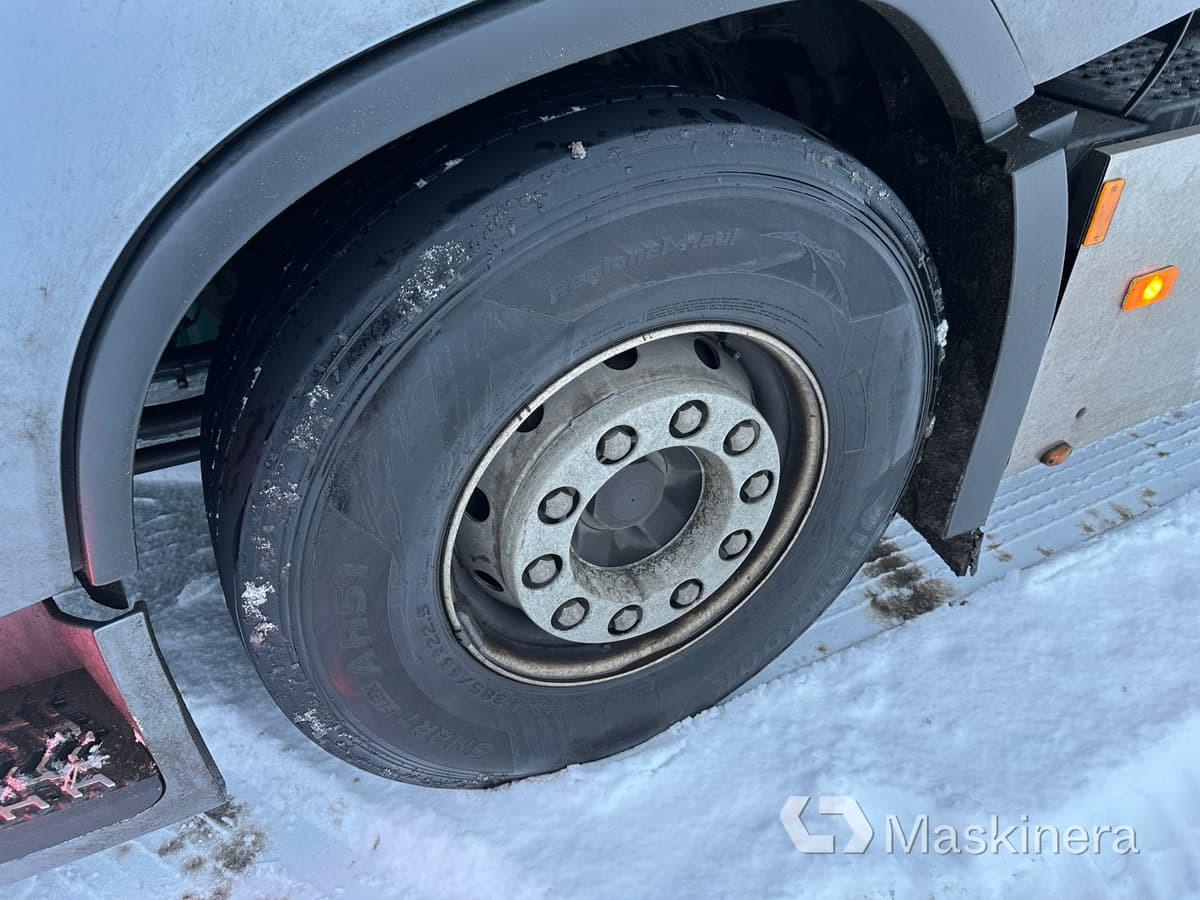 Camión multibasculante Lastväxlare Volvo FH med sprider & flak