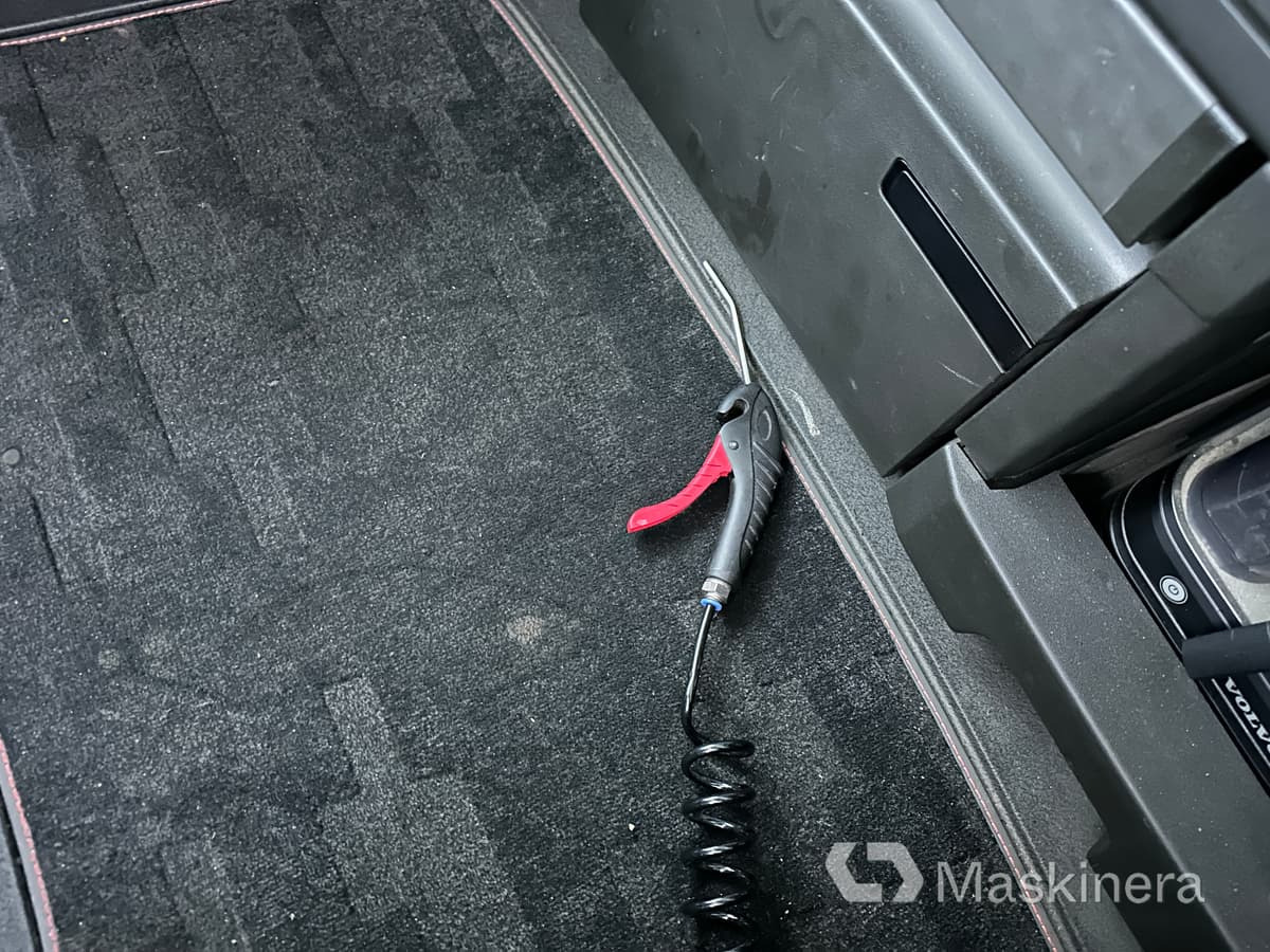 Camión multibasculante Lastväxlare Volvo FH med sprider & flak