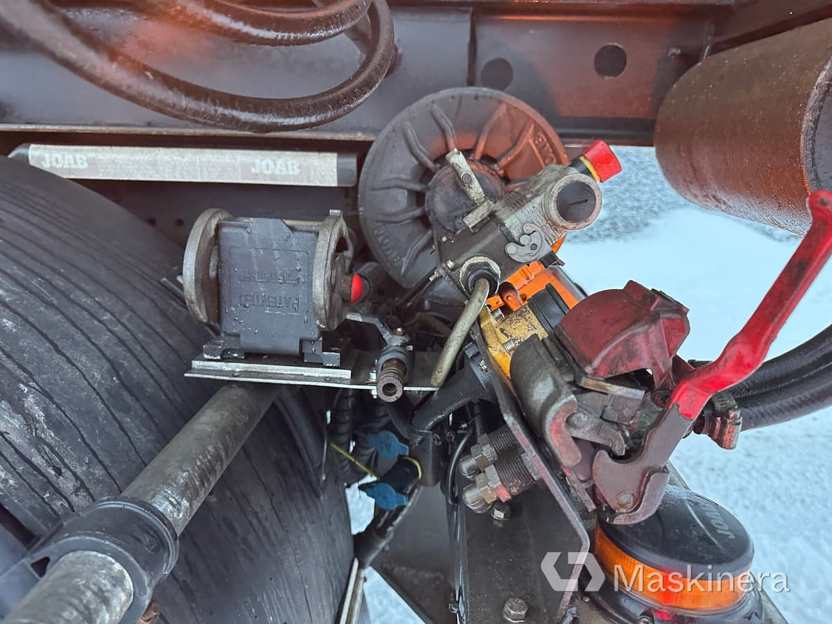 Camión multibasculante Lastväxlare Volvo FH med sprider & flak