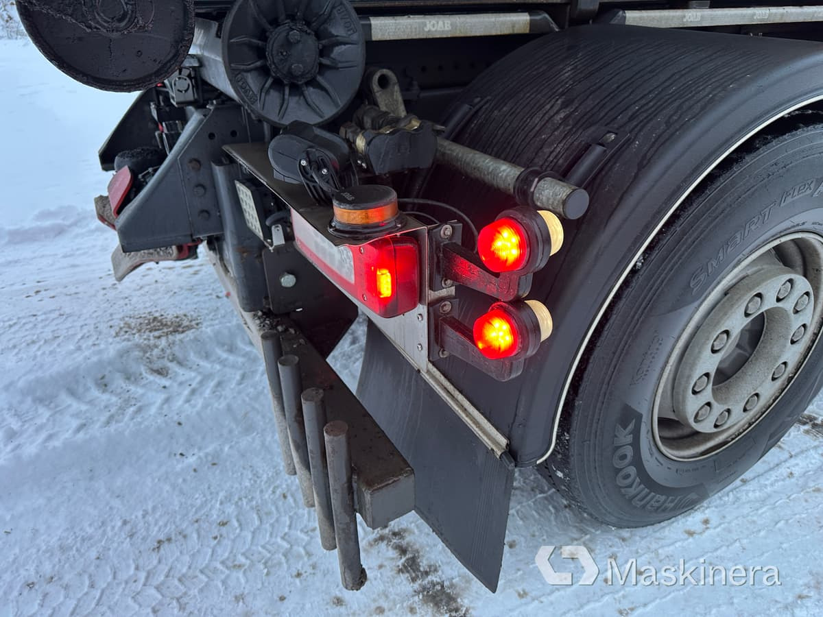 Camión multibasculante Lastväxlare Volvo FH med sprider & flak