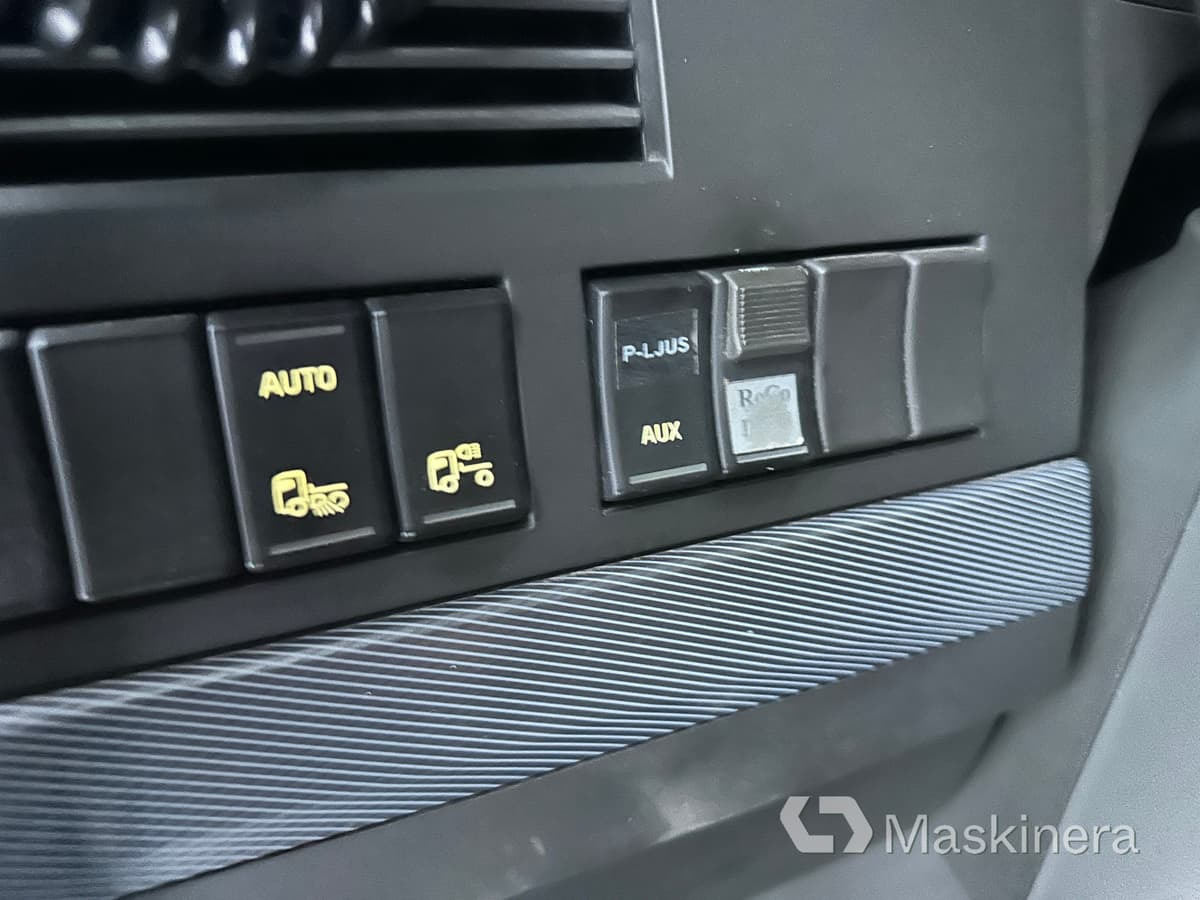 Camión multibasculante Lastväxlare Volvo FH med sprider & flak