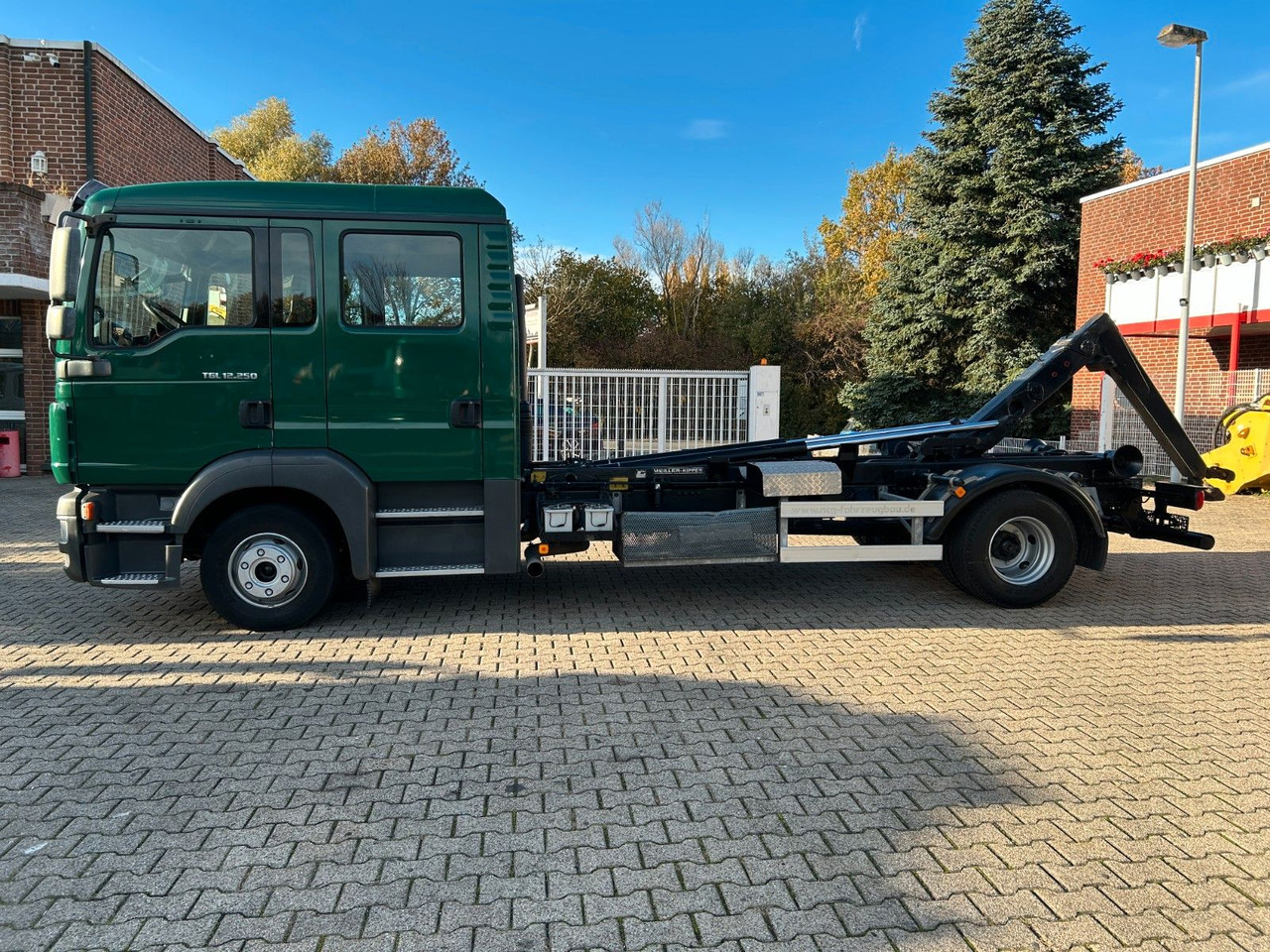 Camión multibasculante MAN 12.250 Doppelkabine Abroller