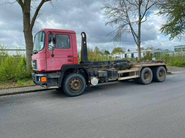 Camión multibasculante MAN 26.372K 6x4 Abrollkipper AHK Blatt/Blatt