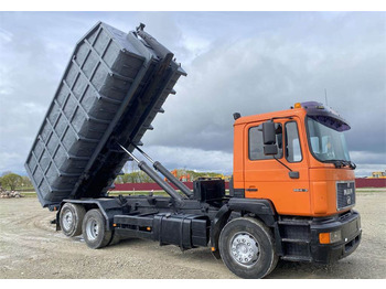 Camión multibasculante MAN 26.403 , 28 m3 metal container 