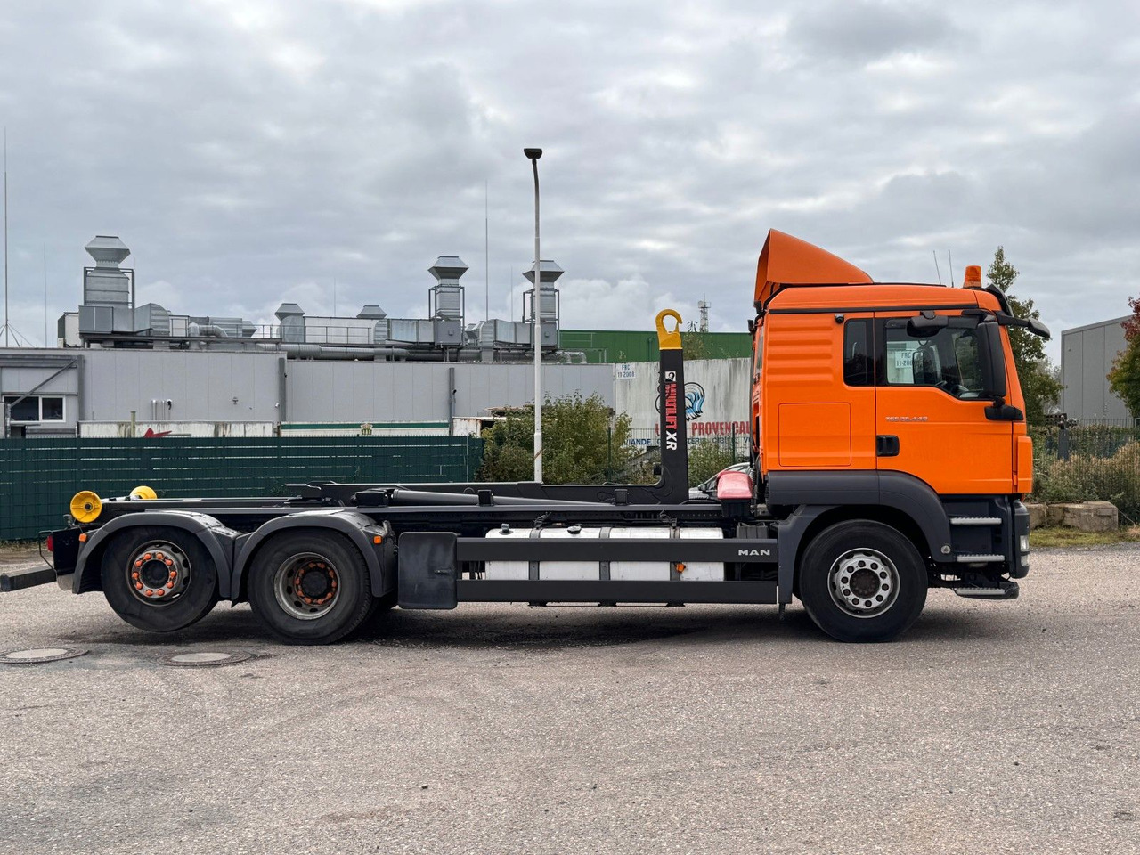 Camión multibasculante MAN 26.40 6X2 Multilift Abroller