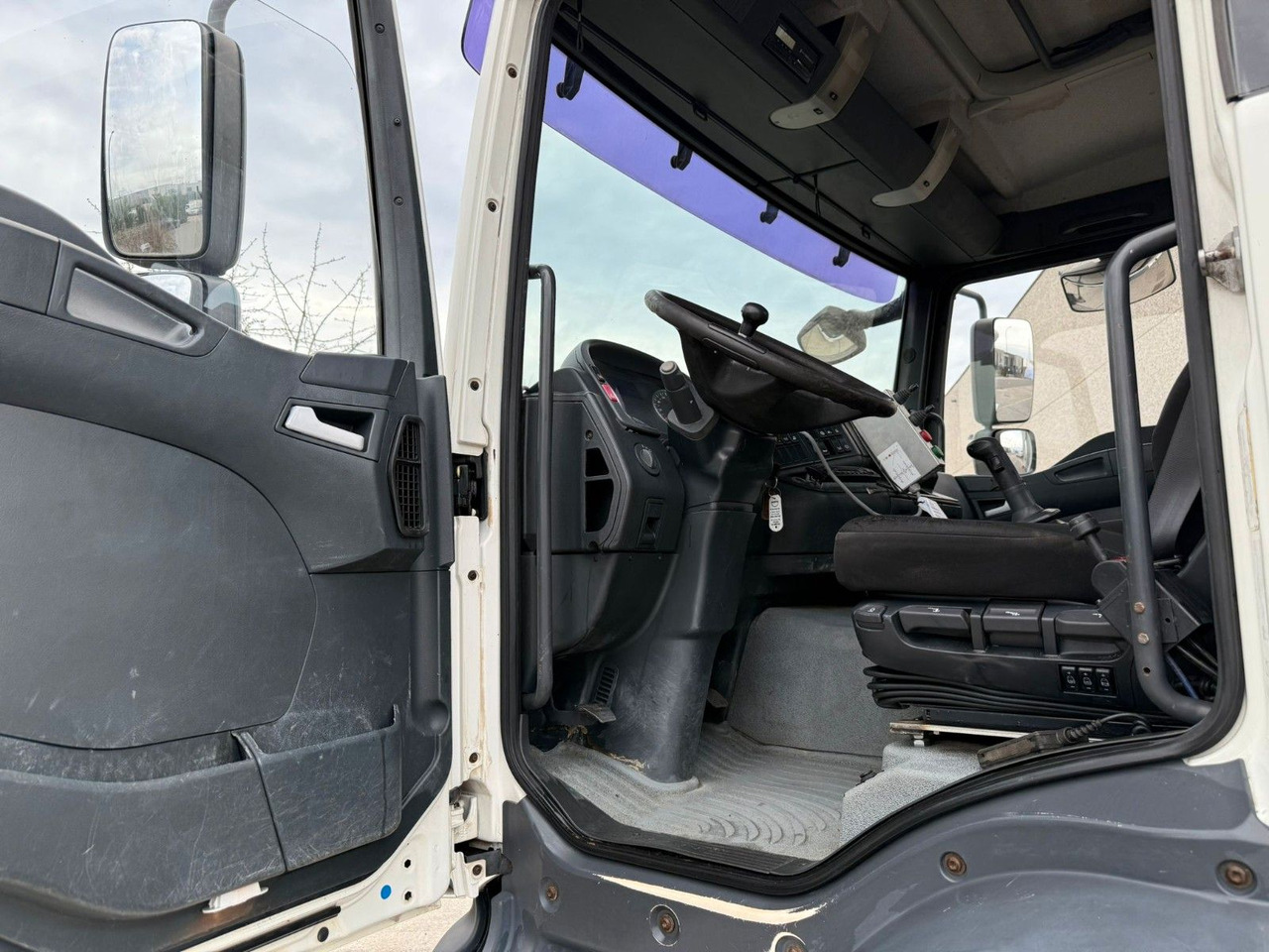 Camión multibasculante MAN 26-480. 6x6. Klima.