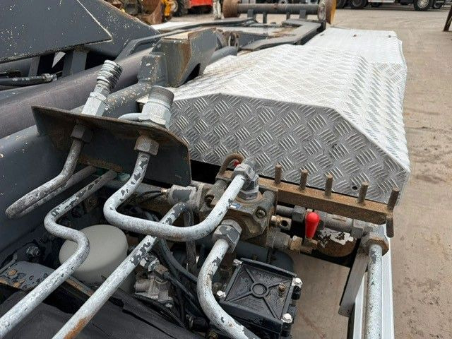 Camión multibasculante MAN 26-480. 6x6. Klima.