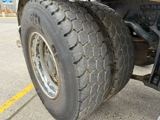 Camión multibasculante MAN 26-480. 6x6. Klima.