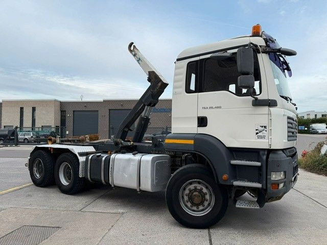 Camión multibasculante MAN 26-480. 6x6. Klima.