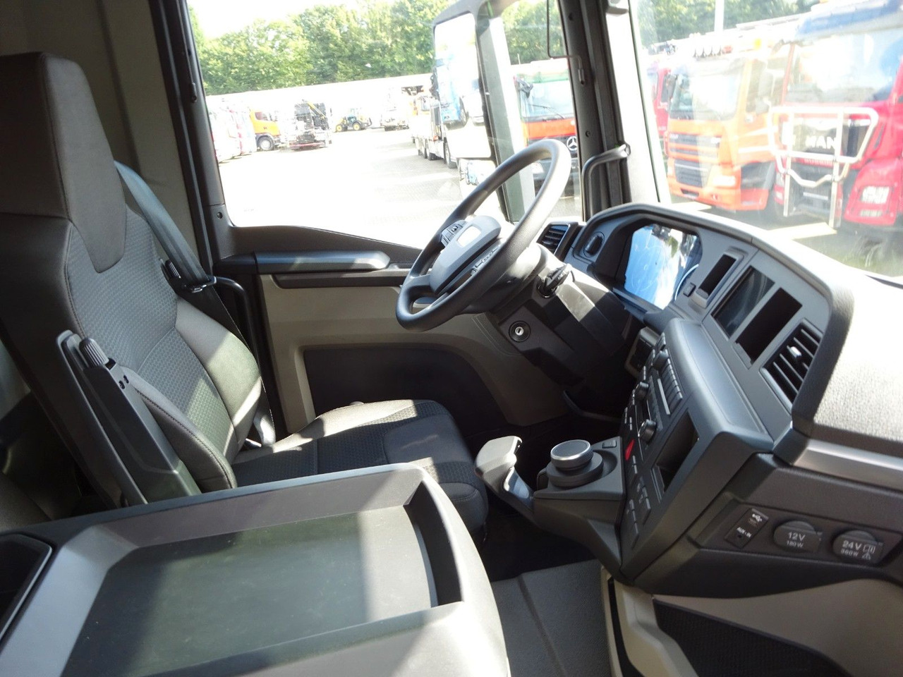 Camión multibasculante MAN 26.520 TGS HYVA Abroller 6x2 NEU