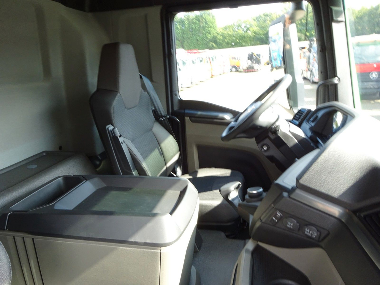 Camión multibasculante MAN 26.520 TGS HYVA Abroller 6x2 NEU