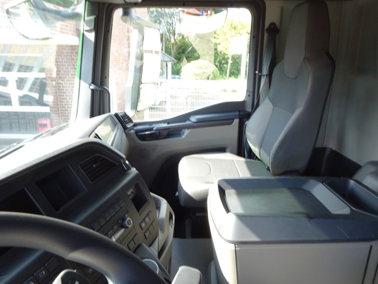 Camión multibasculante MAN 26.520 TGS HYVA Abroller 6x2 NEU