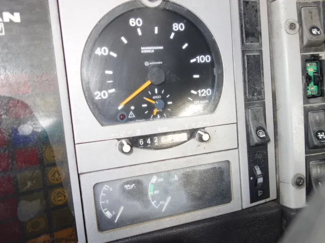 Camión multibasculante MAN 35-364 8X4