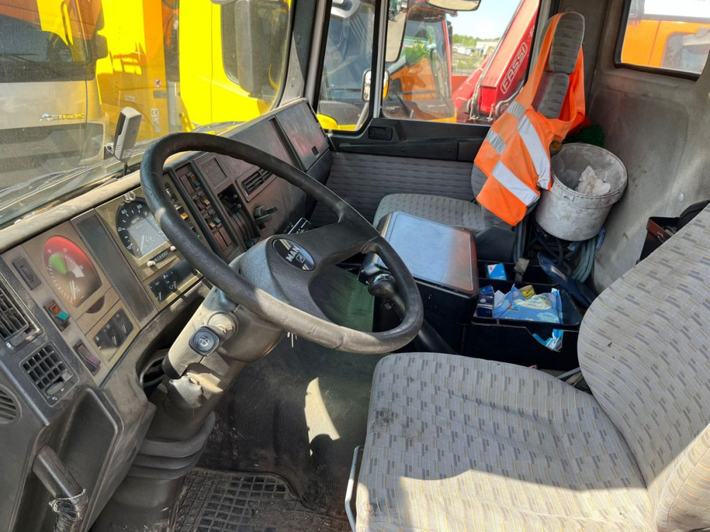 Camión multibasculante MAN F2000 27.342 6x4 Abrollkipper mit Kran