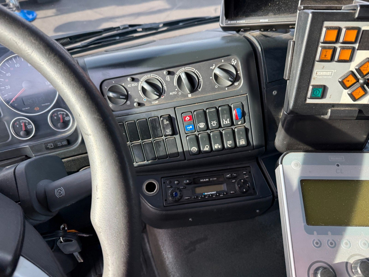 Camión multibasculante MAN TGA 18.360 4x4 Winterdienst Meiller Abroller