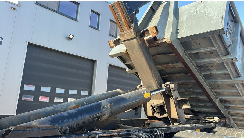 Camión multibasculante MAN TGA 26.460 (WITH CONTAINER / BELGIAN TRUCK / PERFECT / 6X4 / MANUAL GEARBOX / BOITE MANUELLE)