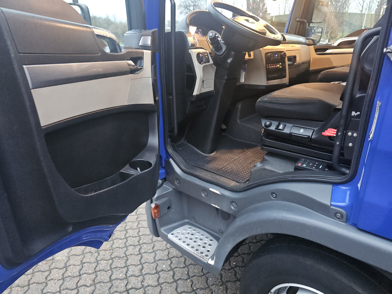 Camión multibasculante MAN TGL 12.190 BL