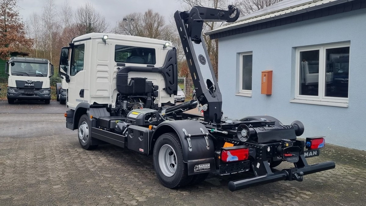 Camión multibasculante MAN TGL 12.220 BL NEU City Abrollkipper 8t TipMatic