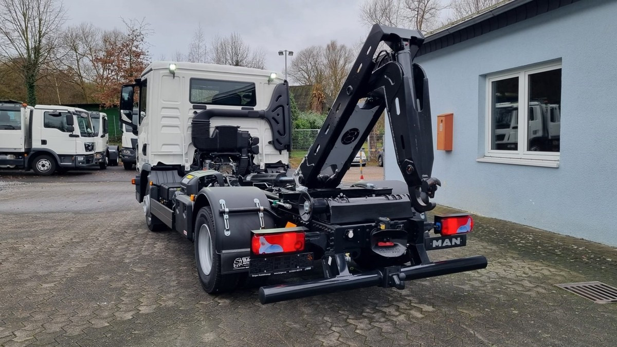 Camión multibasculante MAN TGL 12.220 BL NEU City Abrollkipper 8t TipMatic