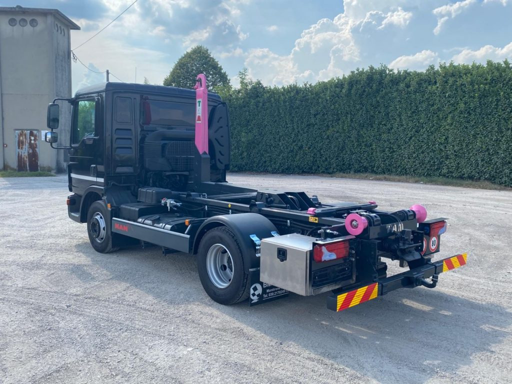 Camión multibasculante MAN TGL 12.220 CON SCARRABILE NUOVO