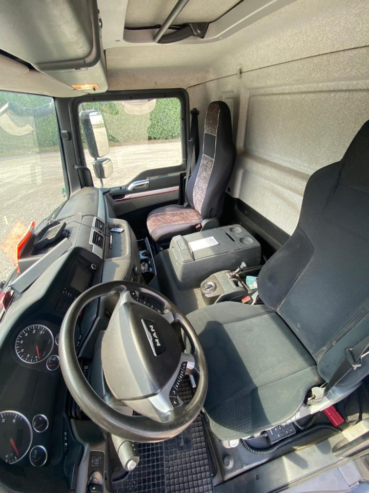 Camión multibasculante MAN TGL 12.220 CON SCARRABILE NUOVO