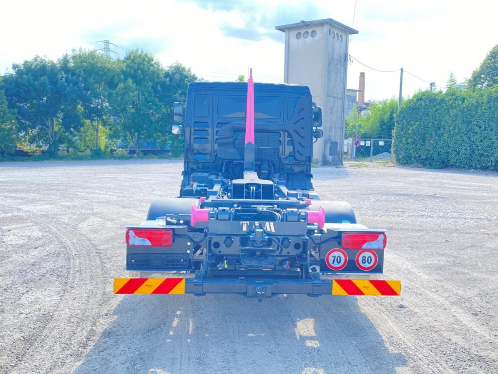 Camión multibasculante MAN TGL 12.220 CON SCARRABILE NUOVO