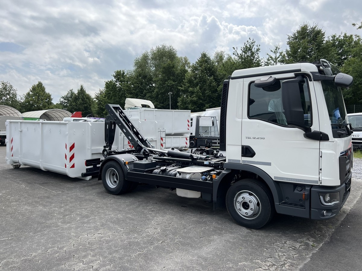 Camión multibasculante MAN TGL 12.250 BL NEU City Abrollkipper Tipmatik