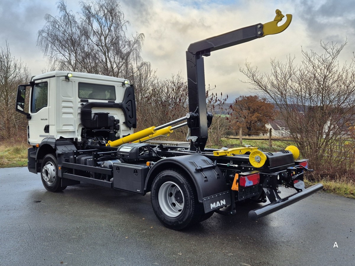Camión multibasculante MAN TGM 15.290 BL Abrollkipper PowerMatic Standheiz.