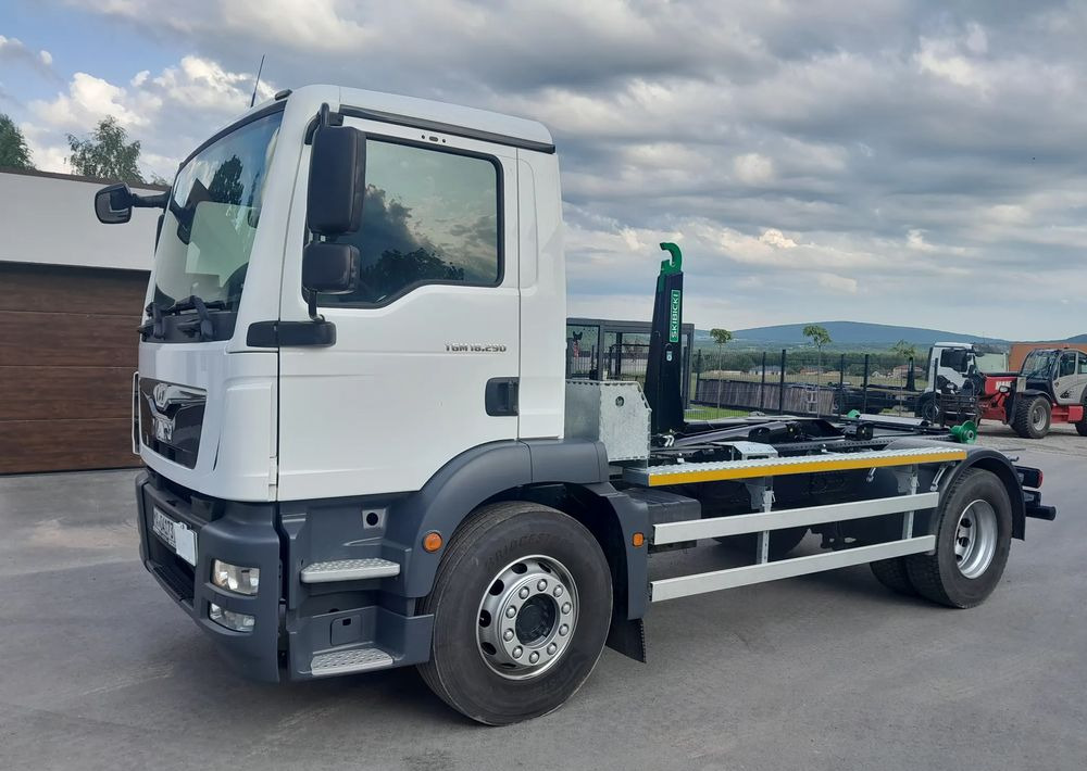 Camión multibasculante MAN TGM 18.290