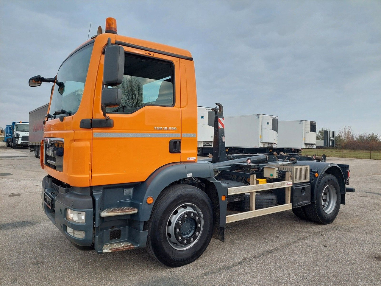 Camión multibasculante MAN TGM 18.290 4X2 BB