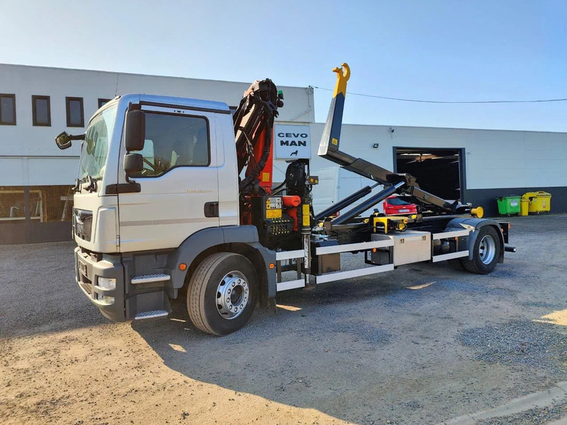Camión multibasculante MAN TGM 18.290 Container + Palfinger PK13001